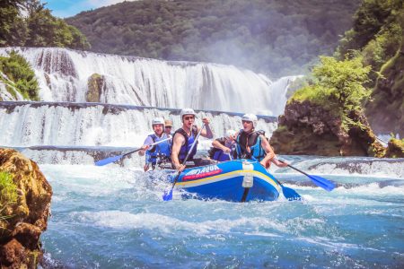 Rafting adventure on the Una river: Nature’s thrilling embrace